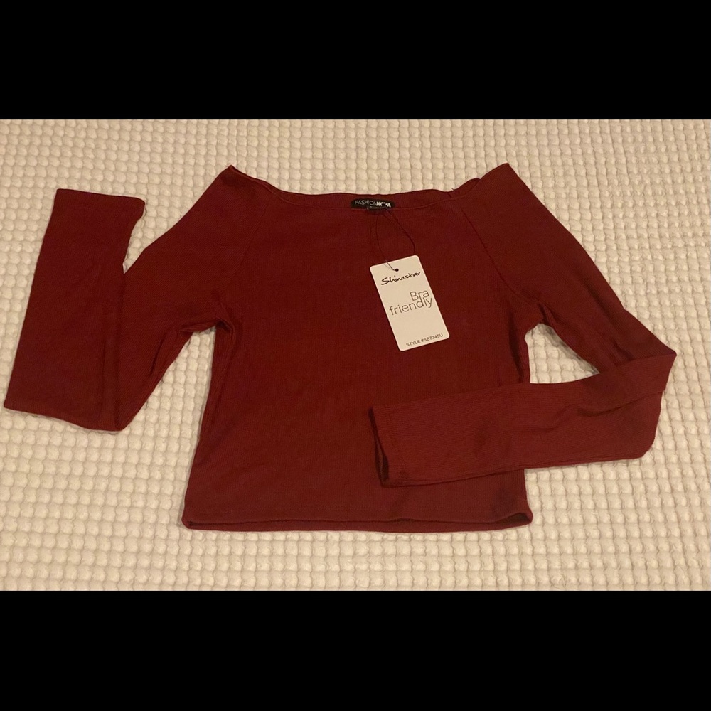 Brand new w/tags sexy off shoulder long sleeve crop top 4 woman from F.N 🤩